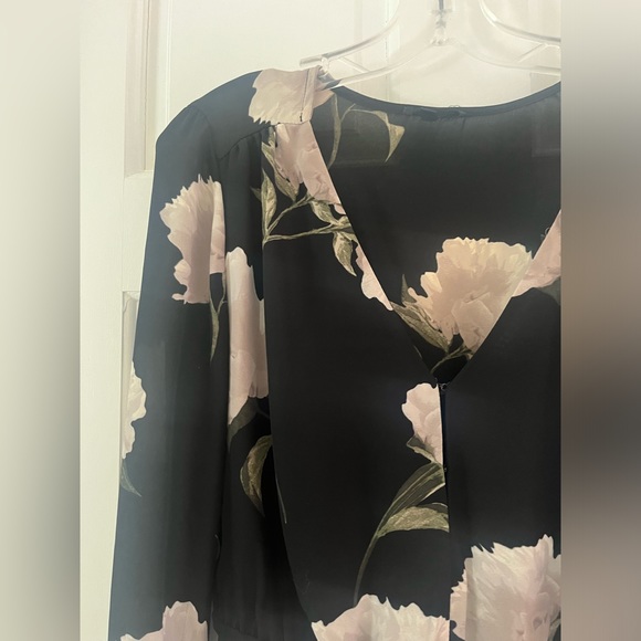 Floral Blouse w/peplum - Picture 2 of 3